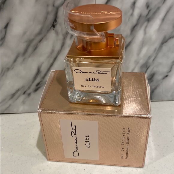 Oscar de la Renta Alibi Eau de Toilette 50ml - Picture 3 of 7